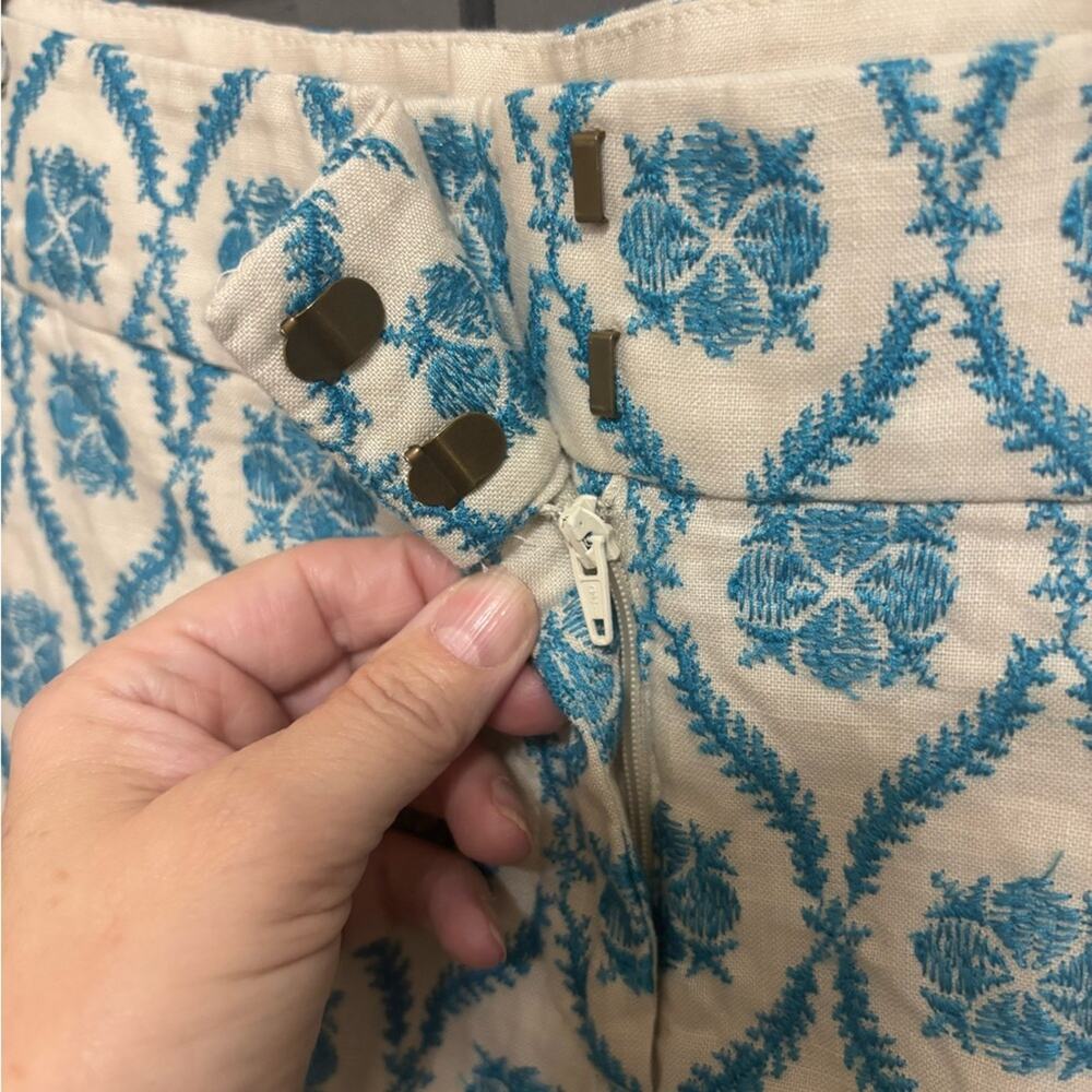 LOFT Off White Linen Turquoise Floral Embroidered Patterned Women's Shorts Sz 4 - Picture 3 of 10